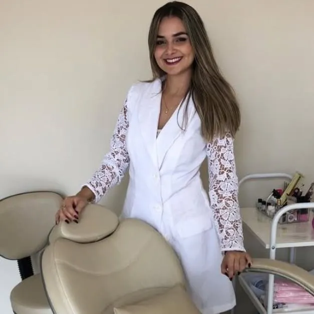 Jeniffer Baquião no estúdio