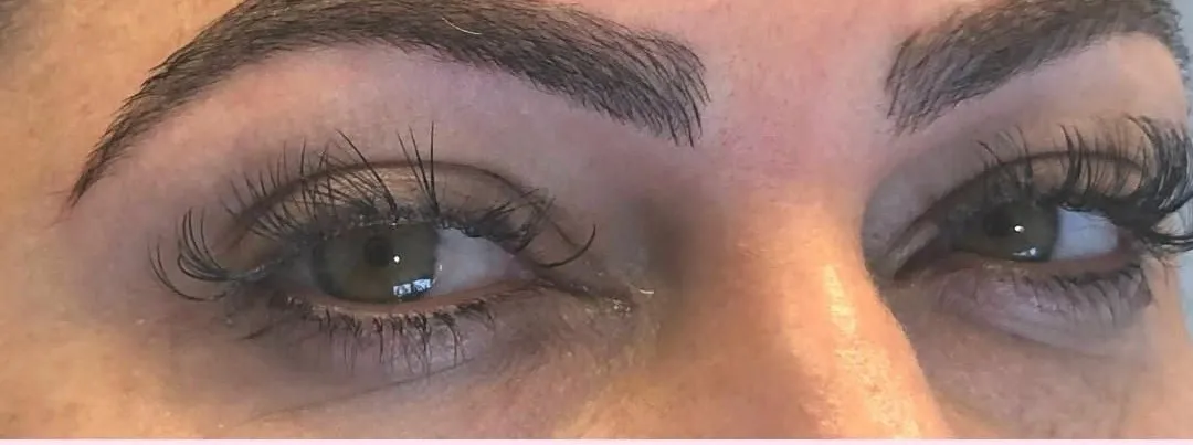 Depois: microblading fio a fio
